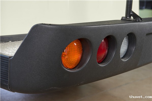 17座开云电竞和欧包-尾灯